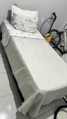 Cama de solteiro com auxiliar