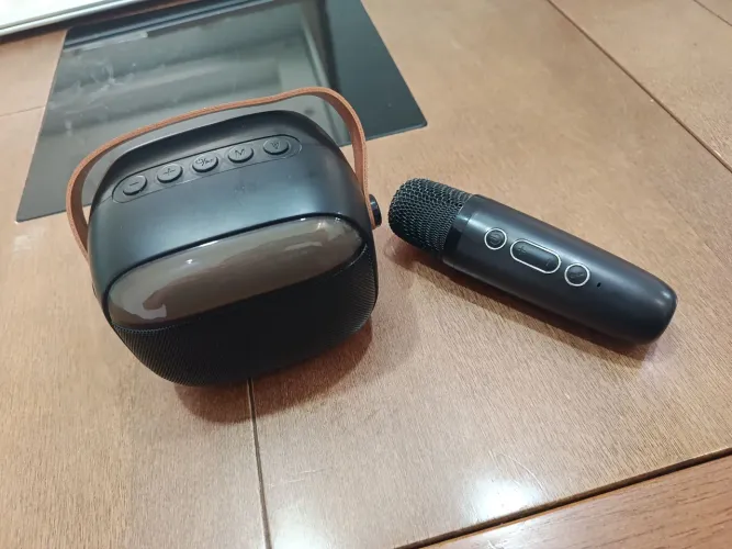 Mini Caixa De Som Bluetooth Karaokê Xtrad XDG-67 Com Microfone Sem Fio