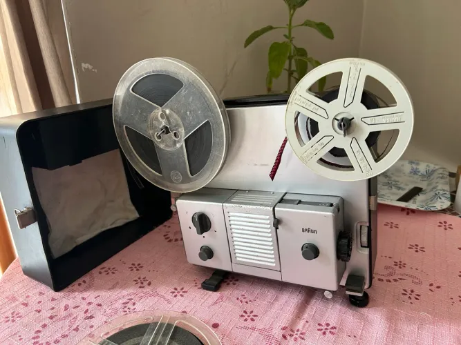 Projetor de super 8 Braun 
