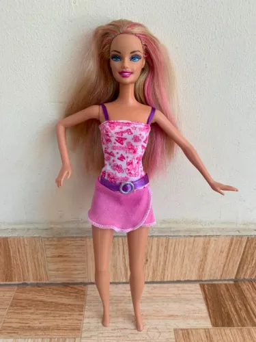 Boneca Barbie cabelo com mexas 