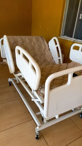 Cama Hospitalar Motorizada Fowler com Elevação de Altura + Motor com colchão pneumático