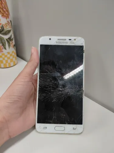 Samsung J7 - Para Retirada de Peças - Tela Trincada + Bateria Estufada