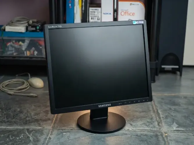 Monitor Samsung 17 743N