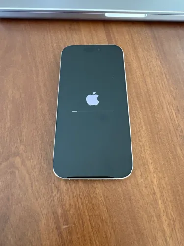 Iphone 16 Pro com caixa e cabo