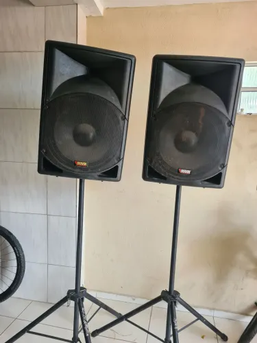 Caixas ativas Novic, semi novas