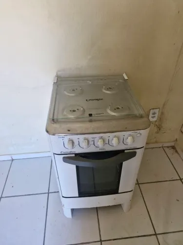 Vendo fogão 4 bocas semi novo ESMALTEC