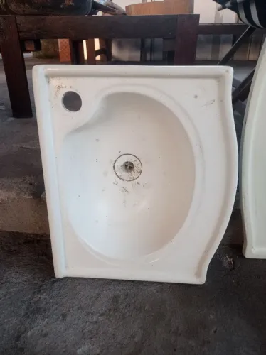 Vendo 3 pias para banheiro 