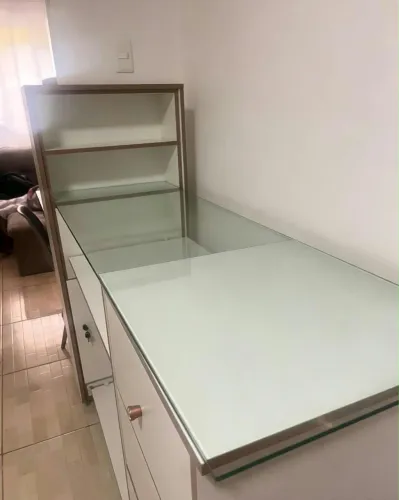 Mesa para nail designer completa com gavetas