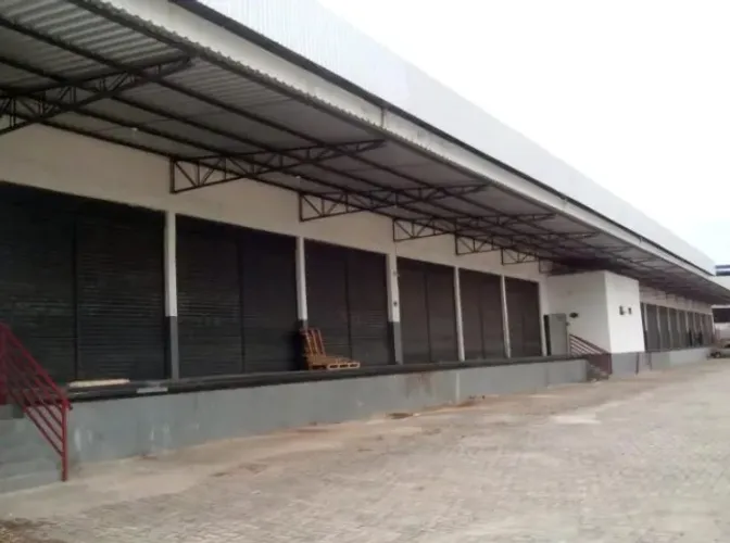 Galpão/Armazém 1.500m² c/ Docas e Habite-se Nivel 5 e AVCB prox. Ponta Negra