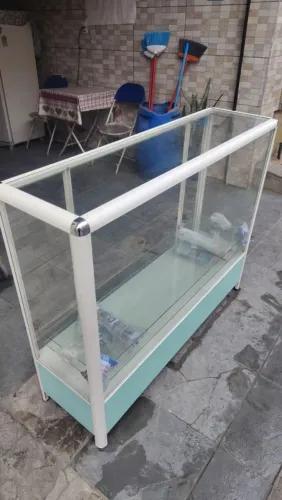 Vende-se vitrine seca