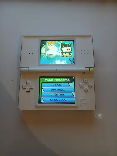 Nintendo DS usado funcionando perfeitamente + R4 com jogos + cabo de carregamento