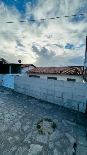 Imóvel para aluguel possui 150 metros quadrados com 3 quartos em Castelo Branco - João Pes