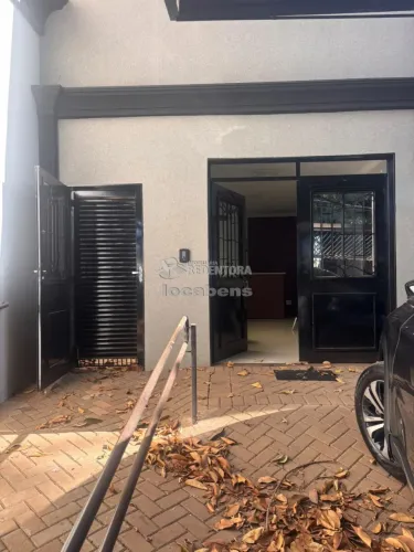 Imóvel comercial para locação na Vila Santa Cruz com 05 salas, recepção, climatização e ma