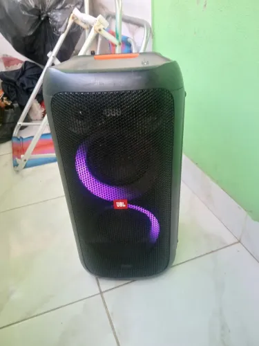 Vendo caixa da jbl o troco em inphone do meu interesse o celular do meu interesse 