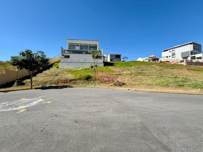 Terreno à VENDA, com 393,69m2 - Condomínio Estrela Alta, Juiz de Fora - MG