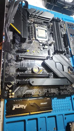 Kit i7 10700k com UF GAMING Z490-PLUS + 16gb fury