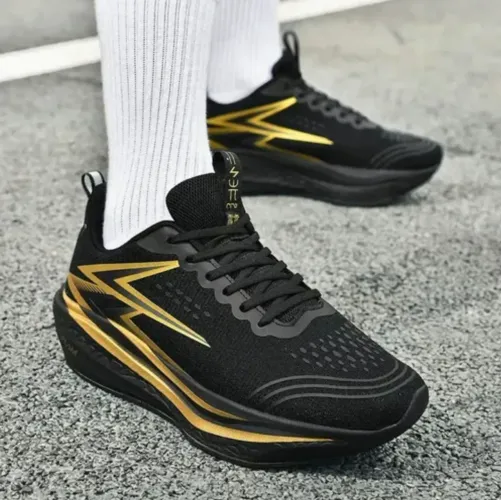 Tênis de corrida masculino.