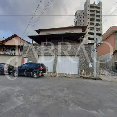 Casa para aluguel, 4 quartos, 1 suíte, 5 vagas, Funcionários - Barbacena/MG