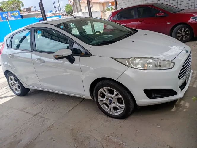 Ford Fiesta 1.6 16V Flex Aut. 5P 2014