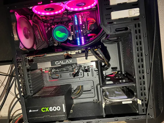 PC GAMER COMPLETO, JÁ VAI COM MONITOR 165hz TECLADO E MOUSE. É COMPRAR E SER FELIZ!