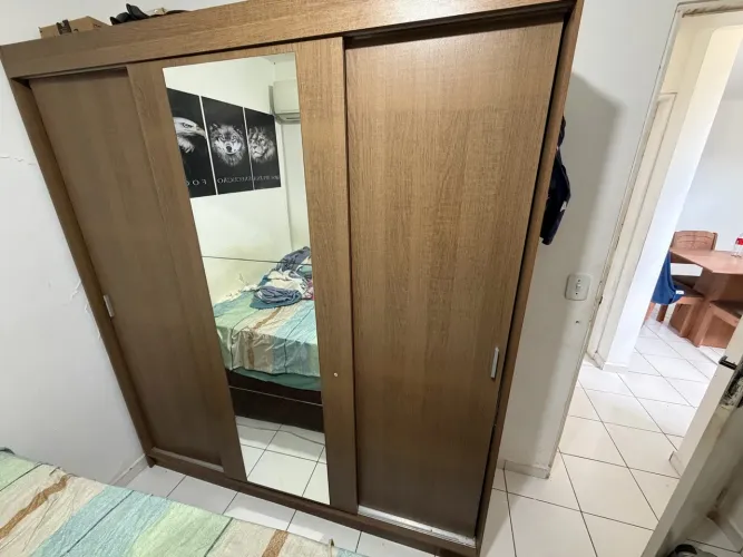 Vende se esse guarda roupa semi novo