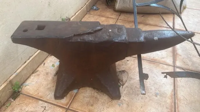 Bigorna Antiga Original com Marca - Peça Rústica / Vintage