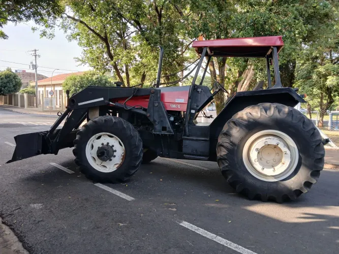 Trator Valtra Modelo 1380 S 4x4 Ano 1999 com conjunto de Lâmina e Concha