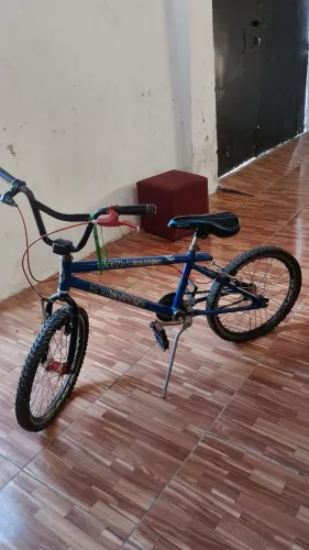 Vendo uma bicicleta de passeio