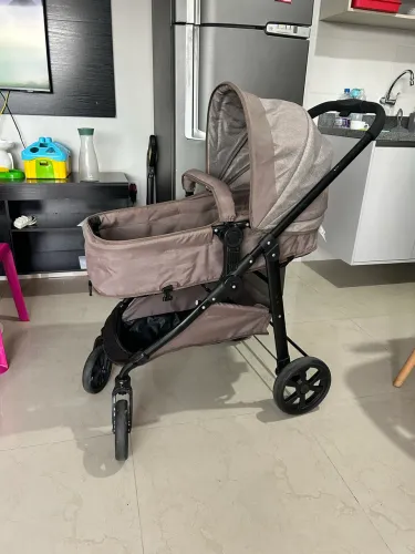 Carrinho de Bebê 3 em 1 com Bebê Conforto - Ótimo Estado