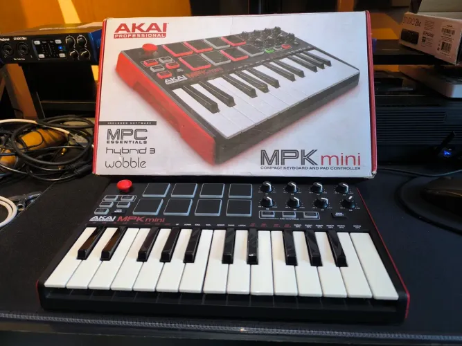 Teclado Controlador Akai MPK Mini Impecável (Estado de Zero)
