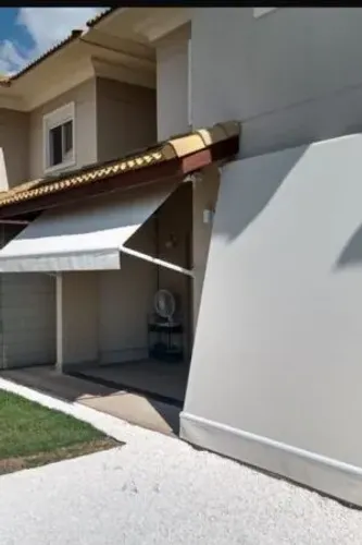 Toldo retrátil para bloqueio radiação Solar.