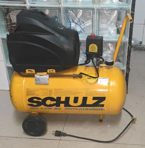 motocompressor de ar Schulz, modelo da linha Twister. modelo MSA 8.1/28 +Pistola e Rabicho
