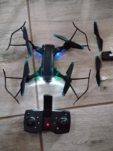 Drone G6 2 baterias e 2 hélices extras, NÃO TEM CÂMERA.