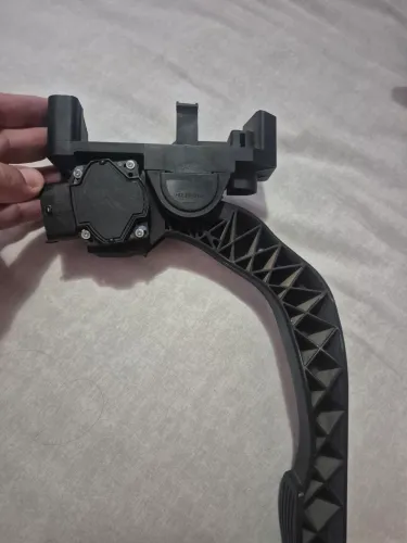 Pedal do acelerador da iveco daly 35s14 2010 