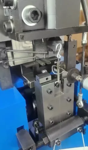 Equipamento p/ Fechamento de Molas de Retentores