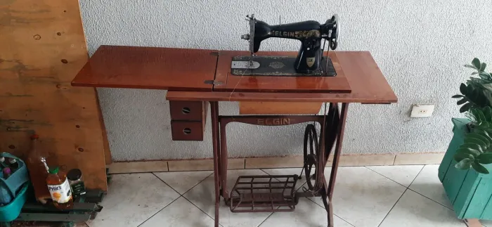 Máquina de costura antiga