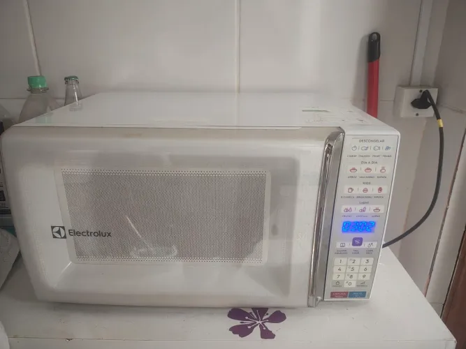 Microondas semi-novo