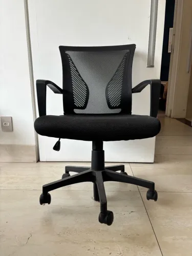 Cadeira de escritório com defeito