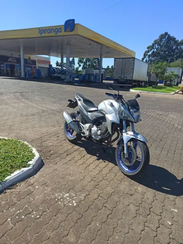 CB 300r prata 2010