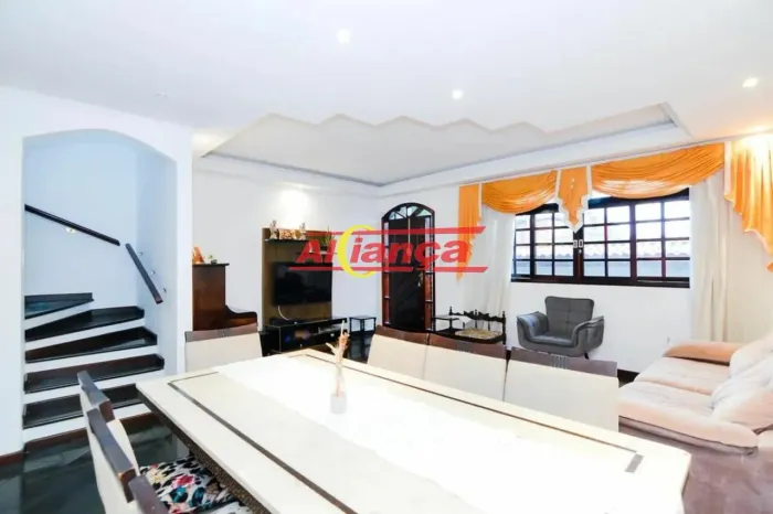 Casa 250m², com 3 suítes à venda no Jardim Santa Beatriz