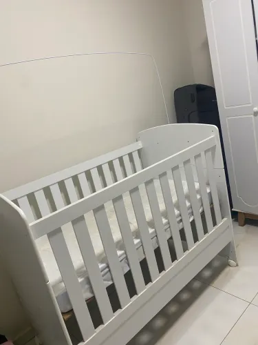 Berço Americano Branco que vira minicama + colchão + capa impermeável