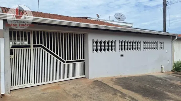 2 Dorms 1 Banheiro 2 Vagas 150 m² Área útil 275 m² Terreno 150 m² Área construída