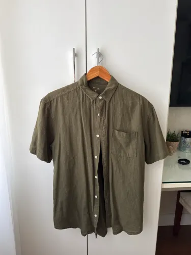 Camisa verde musgo
