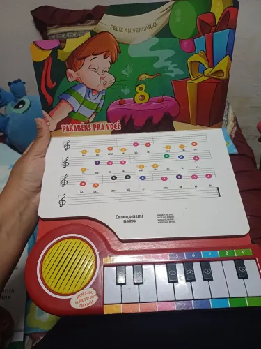 LIVRO PIANO: CANTIGAS INFANTIS