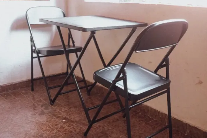 Conjunto mesa com 2 cadeiras em aço preto