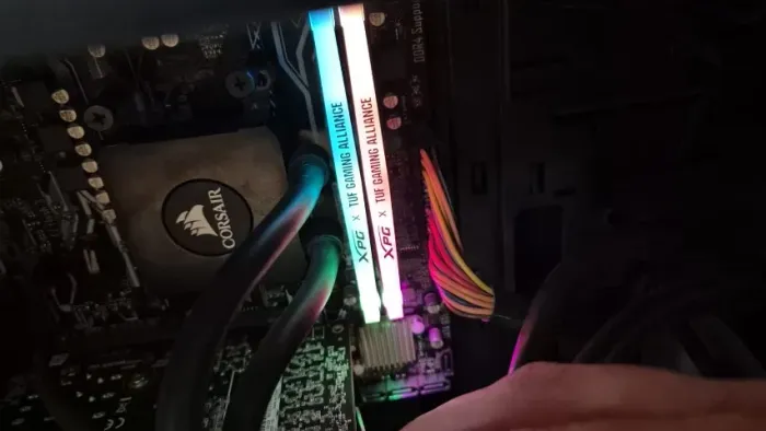Memoria para Computador DDR4 Total 16GB - XPG com RGB 2.666MHz - Garantia de 90 dias