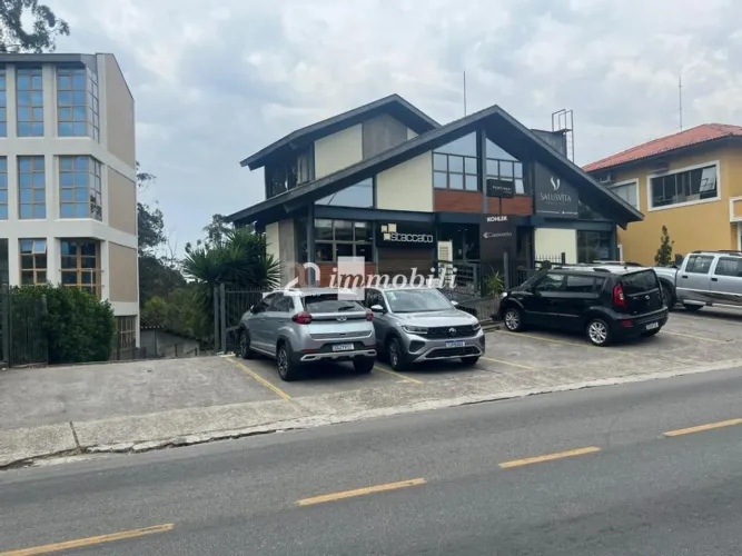 Salão comercial com 210m e 4 vagas na Granja Viana