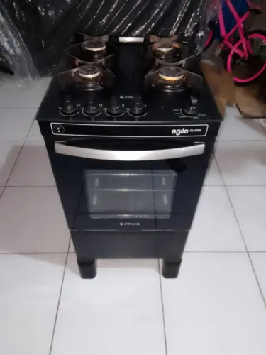 Vendo fogão atlas 4 bocas e mesa de vidro.