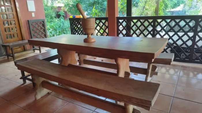 Mesa Rústica de madeira de lei.
