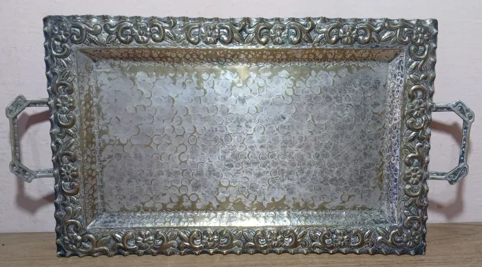 Bandeja retangular de metal 40,5x25cm 